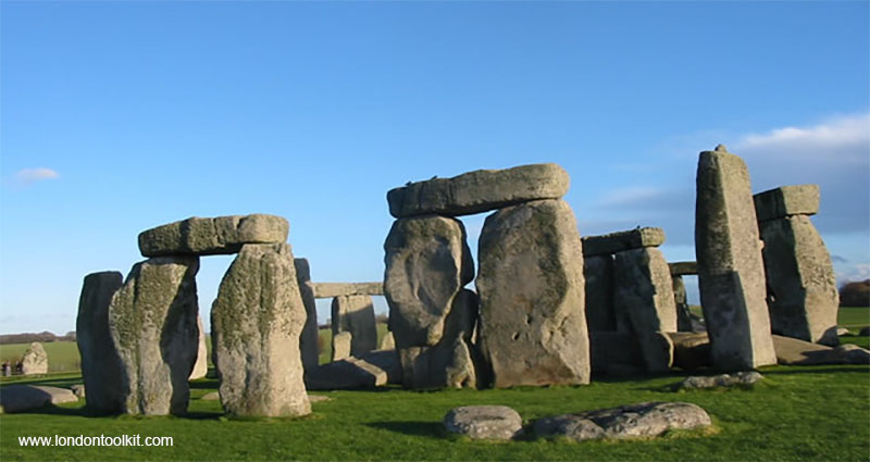 <strong>5 Stonehenge Travel Attractions You Can’t-Miss</strong>